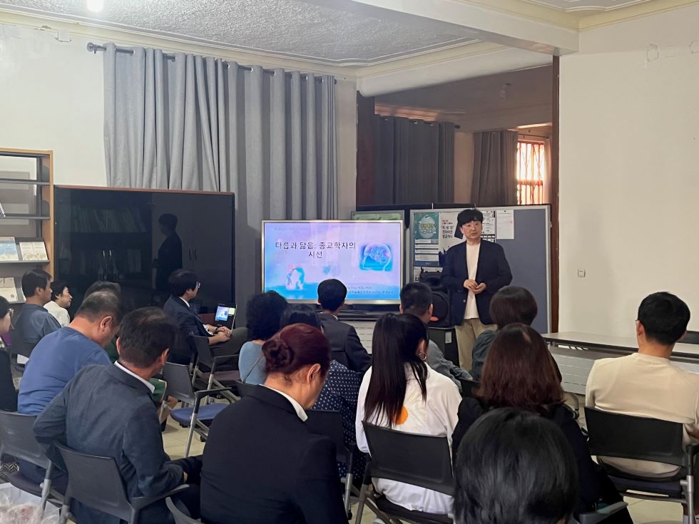 Held special lectures for Korean residents 상세보기Embassy's