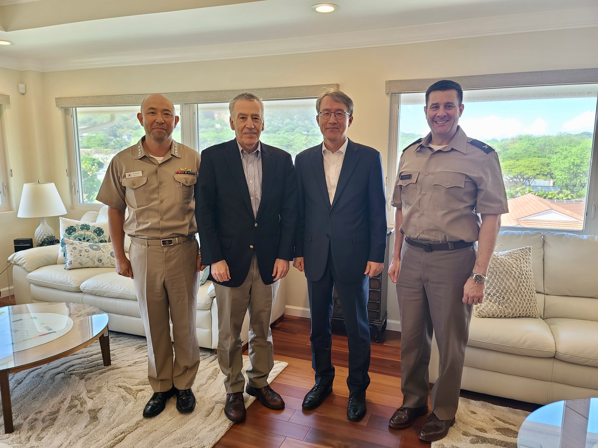 Luncheon with H.E. Philip Goldberg (US Ambassador to Korea) 상세보기Consul General's