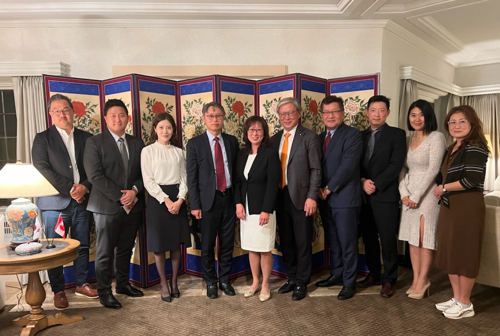 Residence Dinner with KoreanCanadian laywers 상세보기Consul General’s Activities Consulate General