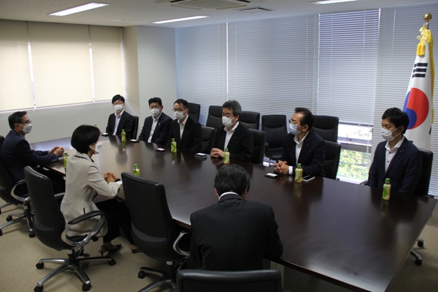 宮城県日韓親善議員連盟畠山会長領事館訪問 상세보기 公館長及び公館の活動駐仙台大韓民国総領事館