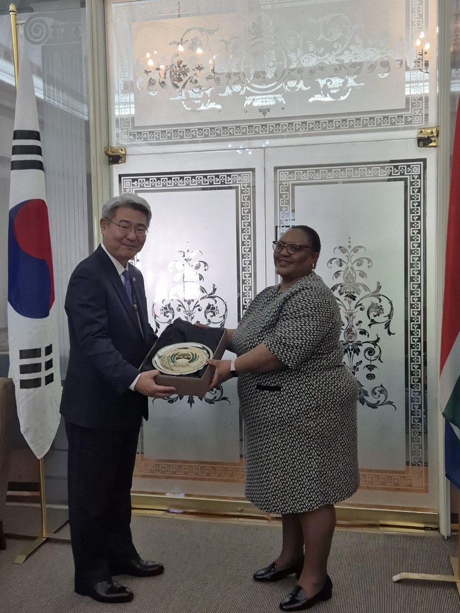 양동한 대사, 남아공 하원의장 면담(5.27)