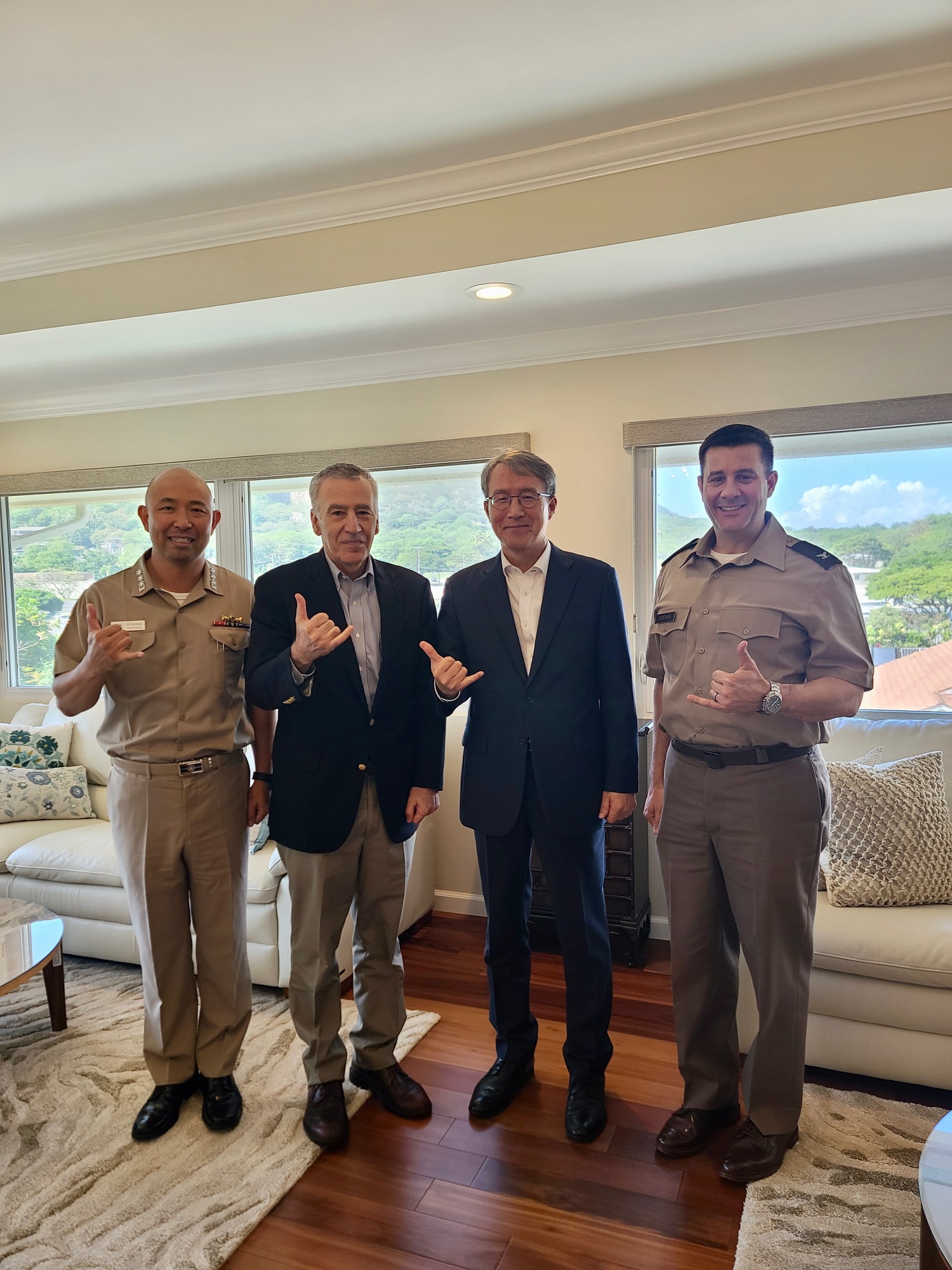 Luncheon with H.E. Philip Goldberg (US Ambassador to Korea) 상세보기Consul General's