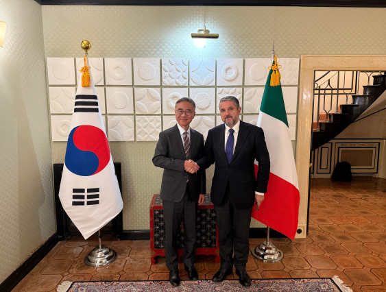 이탈리아 기업부 차관 초청 관저 만찬(11.3.)