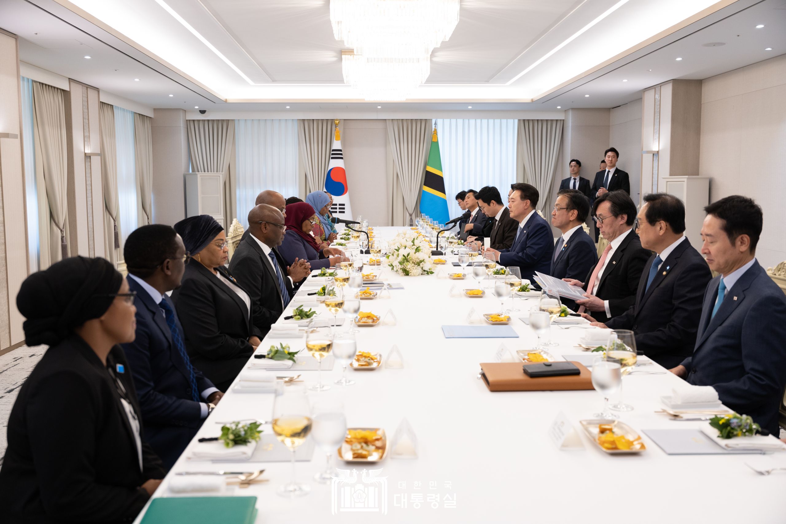 윤석열 대통령, 한-아프리카 정상회의 계기 탄자니아 대통령과 오찬 회담 개최(6.2)