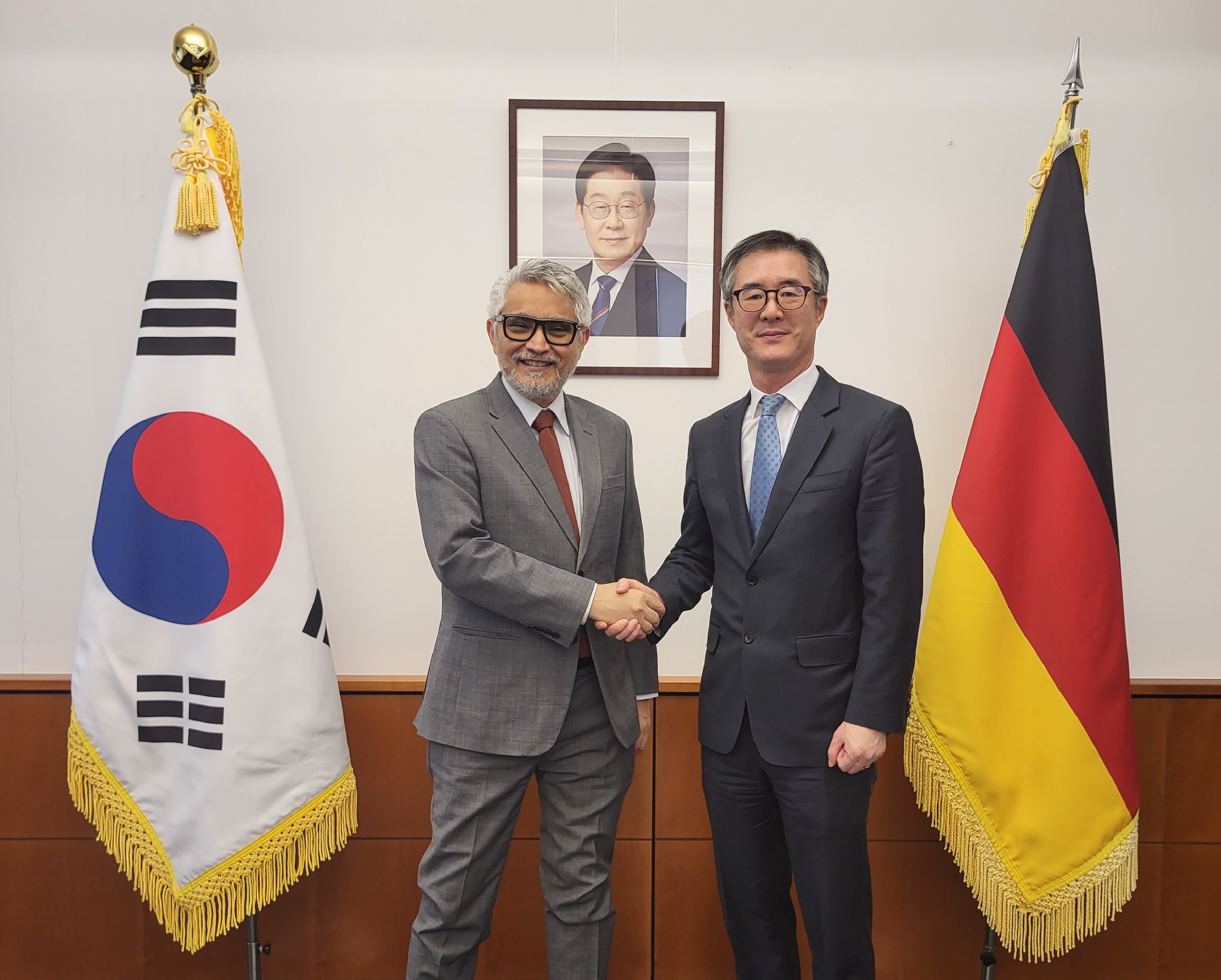 압둘 카디르 자일라니(Abdul Kadir Jailani) 주독일 인도네시아 대사 면담