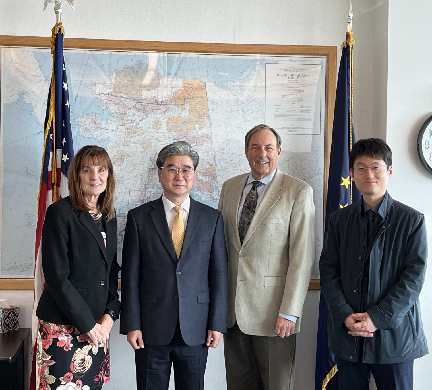 Meeting with the Anchorage International Airport Manager 상세보기Office