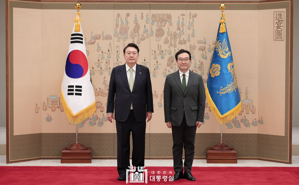 7월 26일 윤석열 대통령은 재외공관장 신임장 수여식을 가졌습니다.