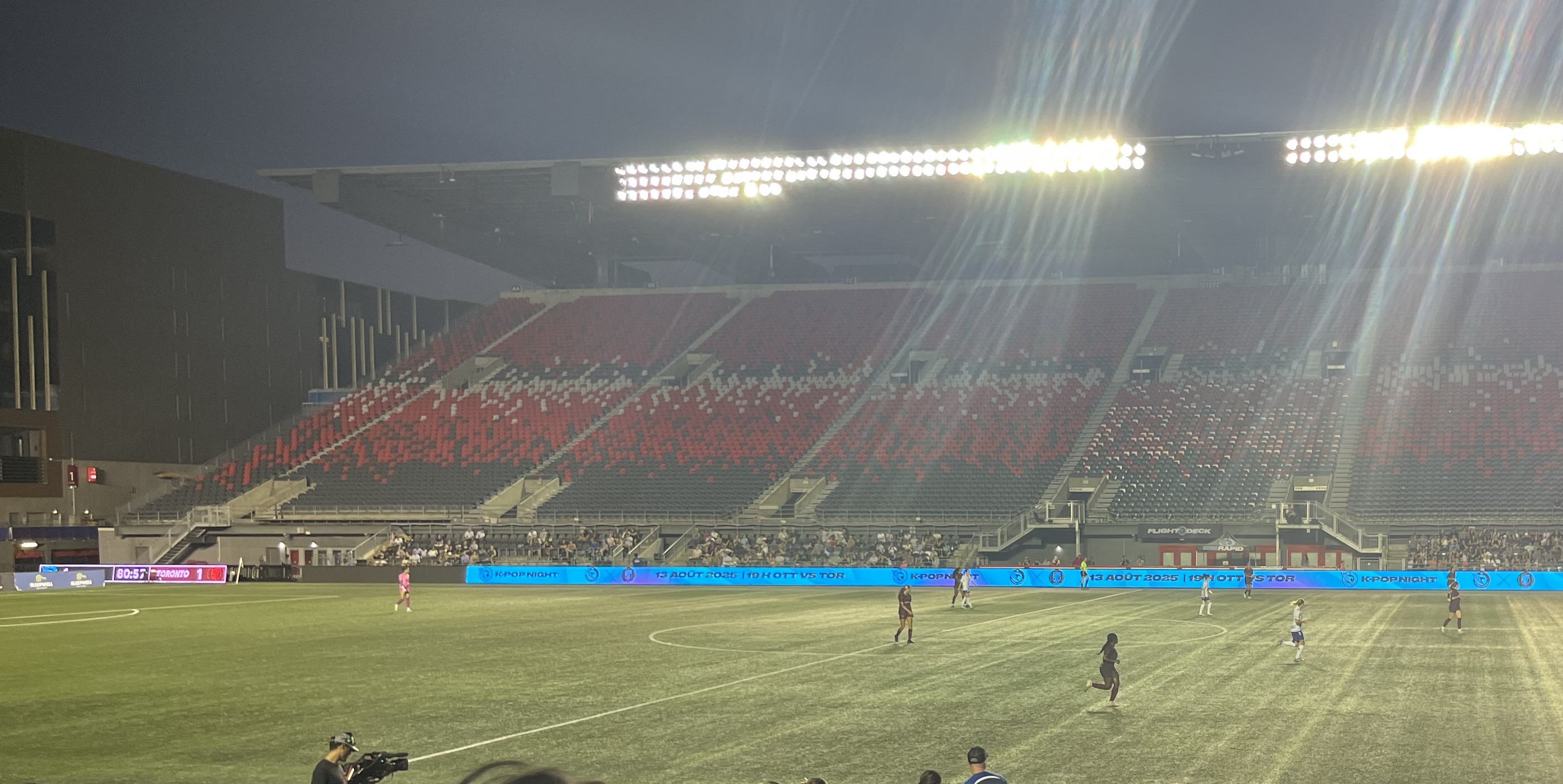 프로축구 경기 "K-팝 나이트" 개최 지원